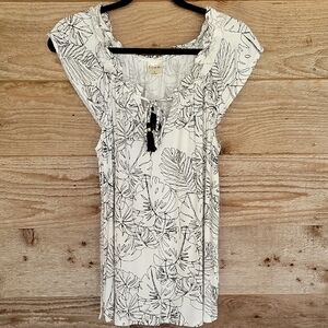 Soma Size Large White and Black Flutter Sleeve Blouse with Tie Front